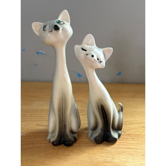 Vintage Japan Ceramic Siamese Cat Figurines Salt & Pepper Shaker Set Whiskers - Picture 1 of 6